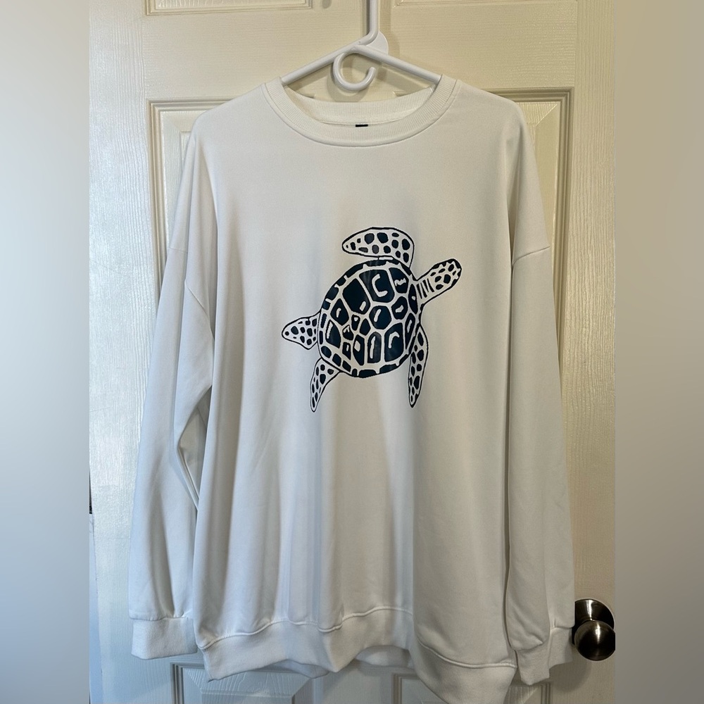 2XL White Polyester Sea Turtle Sweatshirt Like New